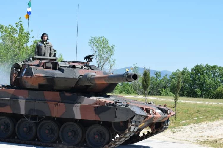 Η επίδειξη των Leopard 2 Hel και η προειδοποίηση του Α/ΓΕΣ: «Είμαστε έτοιμοι υπό τη σκέπη του προστάτη μας Αγίου Γεωργίου…»